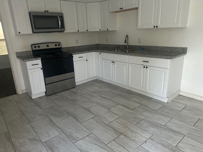 726 W 6th St in Freeport, TX - Building Photo - Building Photo