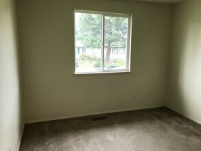 232 Donald Terrace in Myrtle Creek, OR - Building Photo - Building Photo