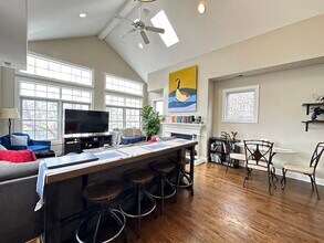 643 W Belmont Ave, Unit M07B in Chicago, IL - Foto de edificio - Building Photo