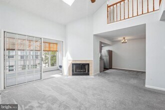 12108 Green Leaf Ct in Fairfax, VA - Building Photo - Building Photo