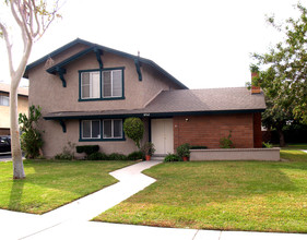 10562 Torrington Cor in Westminster, CA - Building Photo - Building Photo