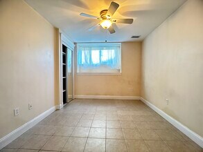 6 Delaware Plz, Unit B in Boston, MA - Building Photo - Building Photo