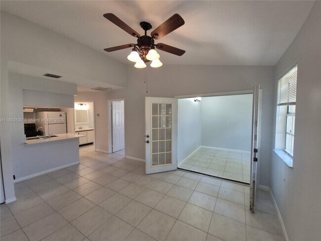 18310 NW 68th Ave in Hialeah, FL - Building Photo - Building Photo