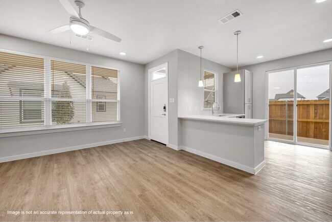 10051 Conover Cmns Cir in Fort Worth, TX - Building Photo - Building Photo