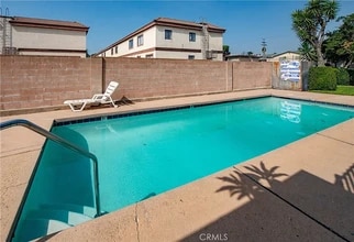 8839 Cedros Ave in Panorama City, CA - Building Photo - Building Photo