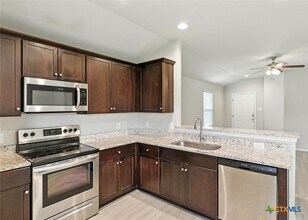 737 Peak Pl in New Berlin, TX - Foto de edificio - Building Photo