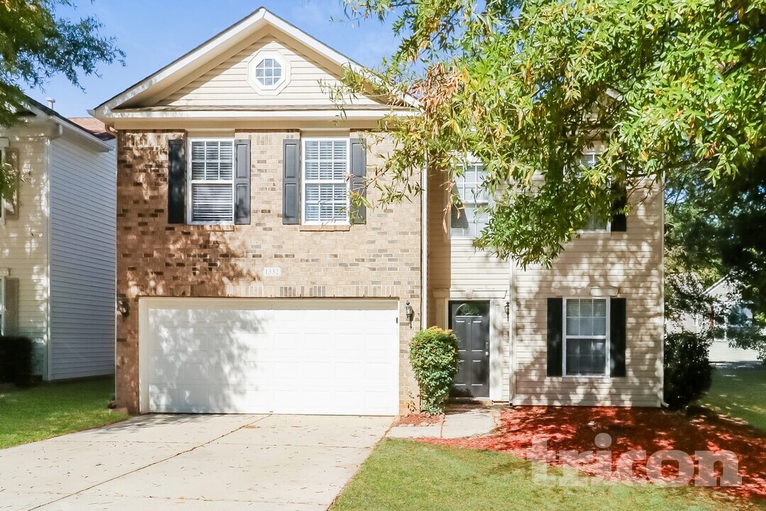 1332 Waterlily Lane in Charlotte, NC - Building Photo