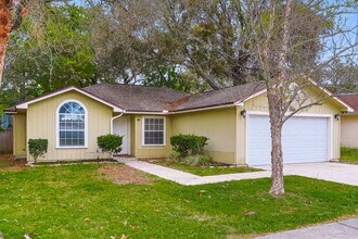 12419 Long Lake Dr N in Jacksonville, FL - Foto de edificio - Building Photo