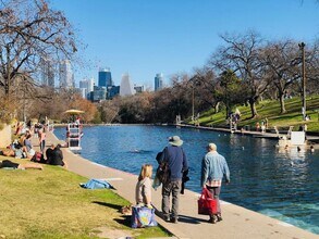 1101 Hollow Creek Dr in Austin, TX - Building Photo - Building Photo