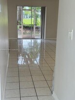 422 NE 210th Cir Terrace in Miami, FL - Building Photo