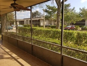 147 Deer Creek Blvd-Unit -401 in Deerfield Beach, FL - Foto de edificio - Building Photo