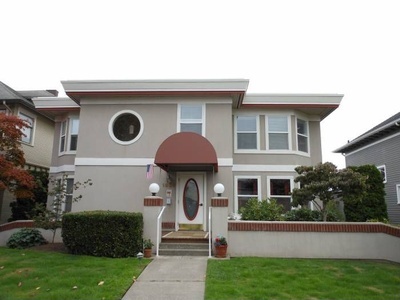 1926 Rucker Ave, Unit #4 in Everett, WA - Foto de edificio - Building Photo