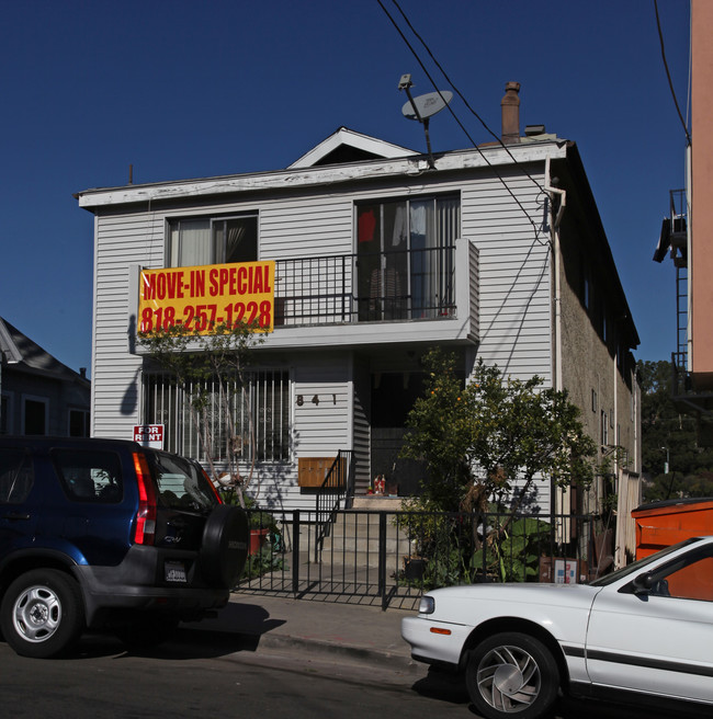 841 N Bunker Hill Ave in Los Angeles, CA - Building Photo - Building Photo