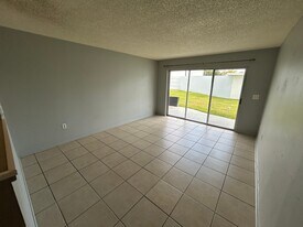 3704 Broadway, Unit 101 in Ft. Myers, FL - Building Photo