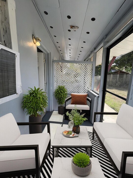 2969 Dunbar St in Ft. Myers, FL - Building Photo