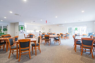 L'Esterel in Pointe-claire, QC - Foto de edificio - Building Photo