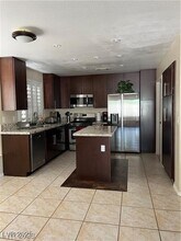 6996 Wine River Dr in Las Vegas, NV - Building Photo - Building Photo