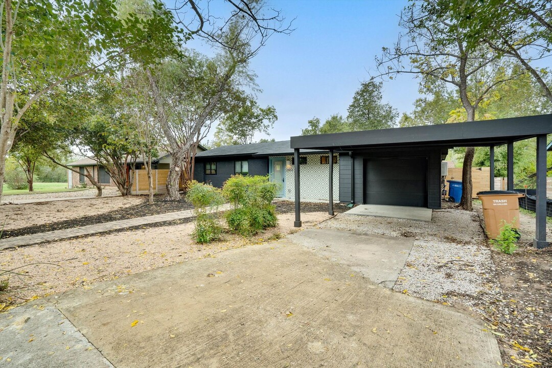 2403 Trafalgar Dr in Austin, TX - Foto de edificio