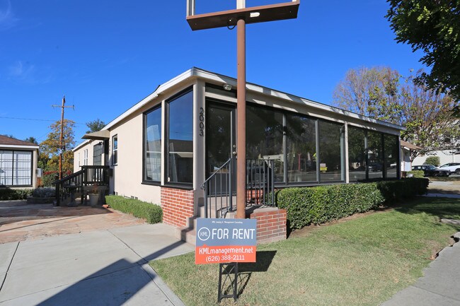 2003 Lake Ave in Altadena, CA - Building Photo - Building Photo