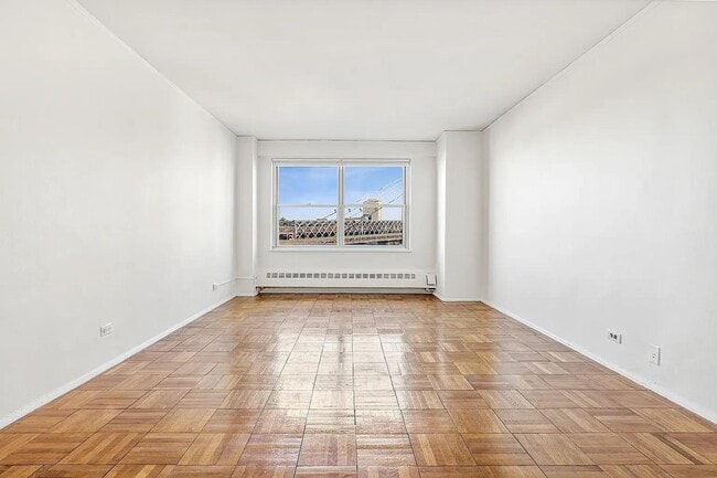 570 Grand St in New York, NY - Building Photo - Building Photo