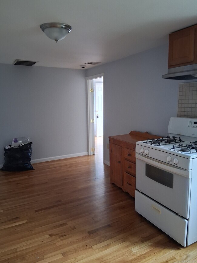 959 1st Ave in West Haven, CT - Building Photo - Building Photo