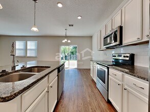 8481 Highfield Ave in Jacksonville, FL - Foto de edificio - Building Photo