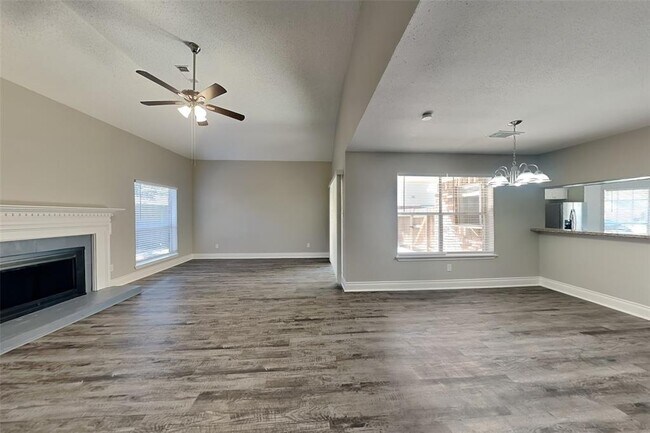 5607 S Magazine Cir in Houston, TX - Building Photo - Building Photo