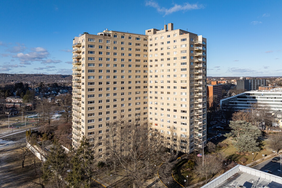 Harrison Park Towers in East Orange, NJ - Building Photo