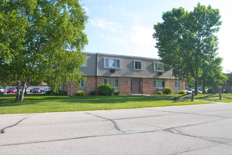 N113 W15570 Francese Dr in Germantown, WI - Building Photo - Building Photo