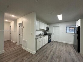 112 NW 2nd Ave in Hallandale Beach, FL - Building Photo