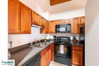 45 Willow St, Unit 45-209 in Springfield, MA - Building Photo - Building Photo