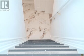 87 Fernbank Pl in Whitby, ON - Building Photo - Building Photo