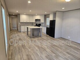 4511 Dirt Rd in Joplin, MO - Building Photo