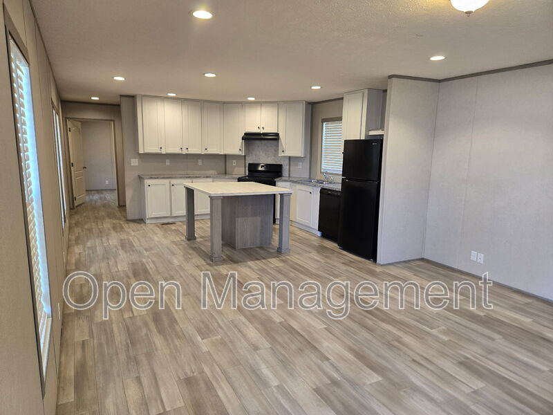 4511 Dirt Rd in Joplin, MO - Building Photo