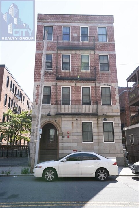 191 Porter St, Unit 4 in Boston, MA - Foto de edificio