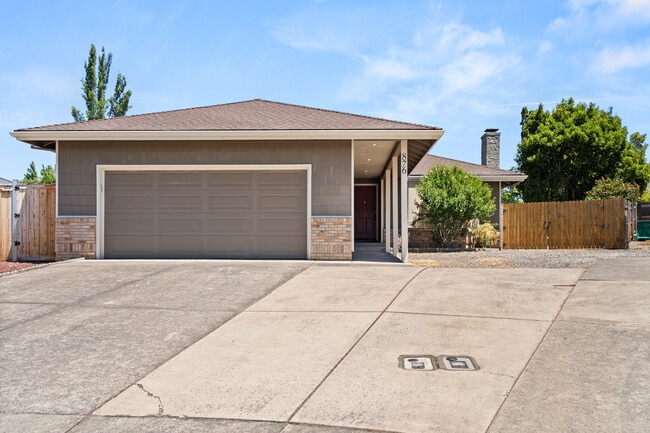 property at 876 Ridgeway Cir
