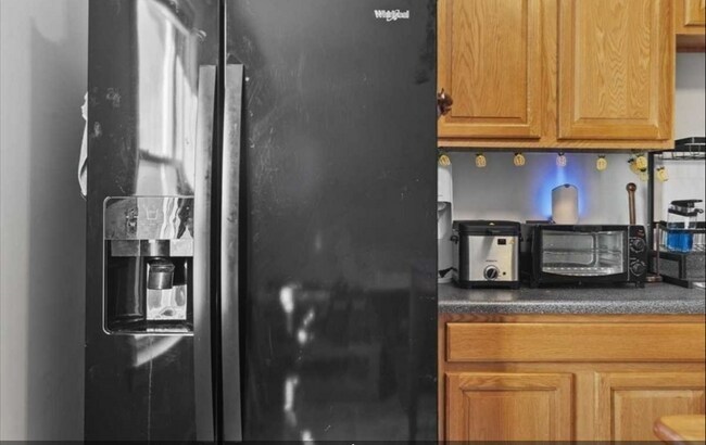 38 Watch St, Unit 2 in Rochdale, MA - Foto de edificio - Building Photo