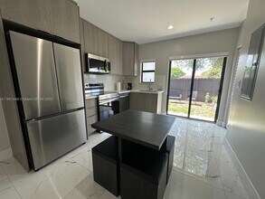 19199 NW 37th Ave in Miami Gardens, FL - Building Photo - Building Photo