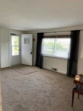 325 Foster Rd in North Versailles, PA - Building Photo - Building Photo
