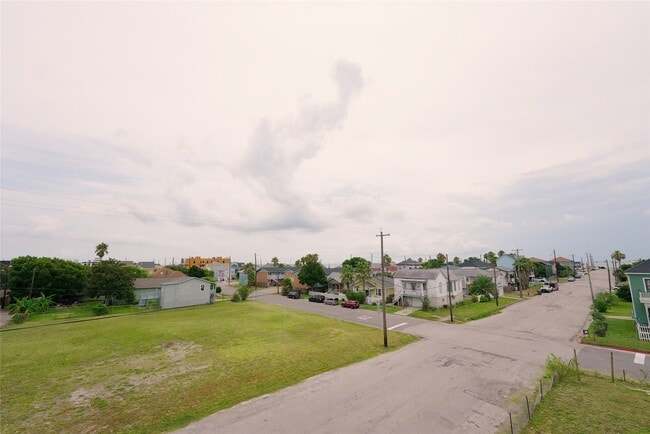 property at 1013 10th St