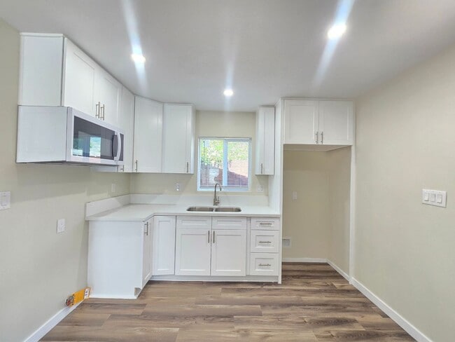 427 N Alexander St in San Fernando, CA - Foto de edificio - Building Photo