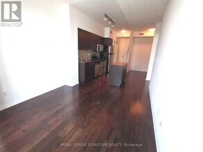 215 Fort York Blvd in Toronto, ON - Building Photo - Building Photo