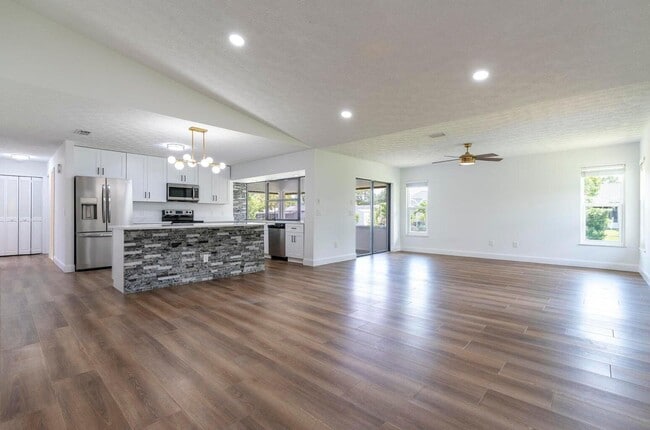 2381 SE Aneci St in Port St. Lucie, FL - Building Photo - Building Photo