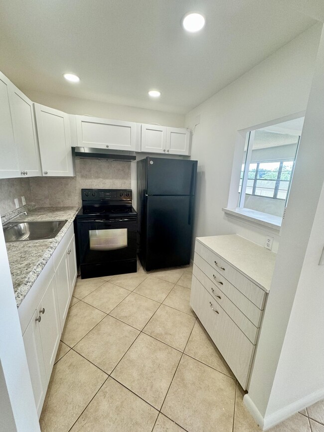 72 Mansfield B in Boca Raton, FL - Foto de edificio - Building Photo