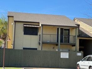 220 Doucet Rd, Unit 240-E in Lafayette, LA - Foto de edificio - Building Photo