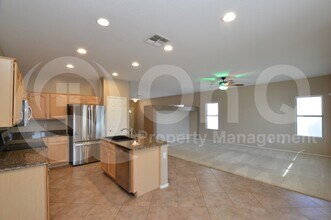 3371 E Canary Way in Chandler, AZ - Building Photo - Building Photo