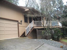 11521 Ragan Way in Grass Valley, CA - Building Photo