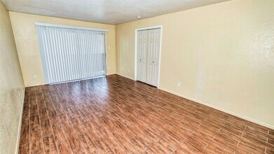 3035 Walnut Bend Ln in Houston, TX - Building Photo - Building Photo