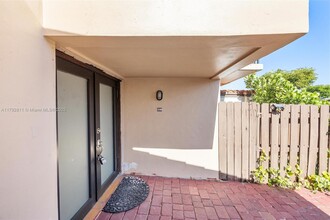 3809 SW 82nd Ave in Miami, FL - Building Photo - Building Photo