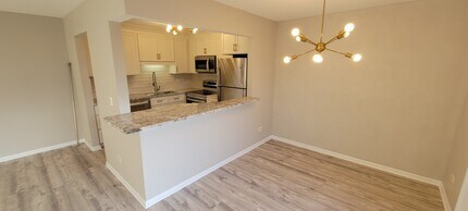 274 W Ct of Shorewood in Vernon Hills, IL - Building Photo - Building Photo